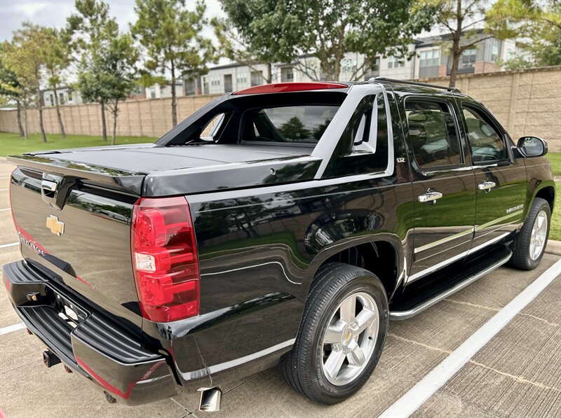 2012 Chevrolet CHEVROLET AVALANCHE LTZ NAVIGATION LTHR 39K SUPER LOW MILES YOUTUBE VIDEO   - Photo 27 - Stafford, TX 77477