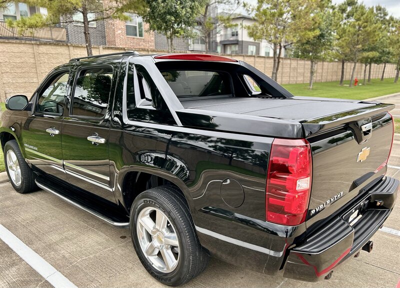 2012 Chevrolet CHEVROLET AVALANCHE LTZ NAVIGATION LTHR 39K SUPER LOW MILES YOUTUBE VIDEO   - Photo 21 - Stafford, TX 77477