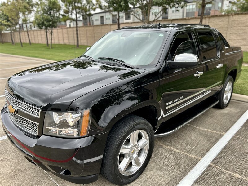 2012 Chevrolet CHEVROLET AVALANCHE LTZ NAVIGATION LTHR 39K SUPER LOW MILES YOUTUBE VIDEO   - Photo 2 - Stafford, TX 77477