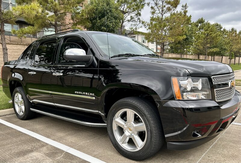 2012 Chevrolet CHEVROLET AVALANCHE LTZ NAVIGATION LTHR 39K SUPER LOW MILES YOUTUBE VIDEO   - Photo 11 - Stafford, TX 77477
