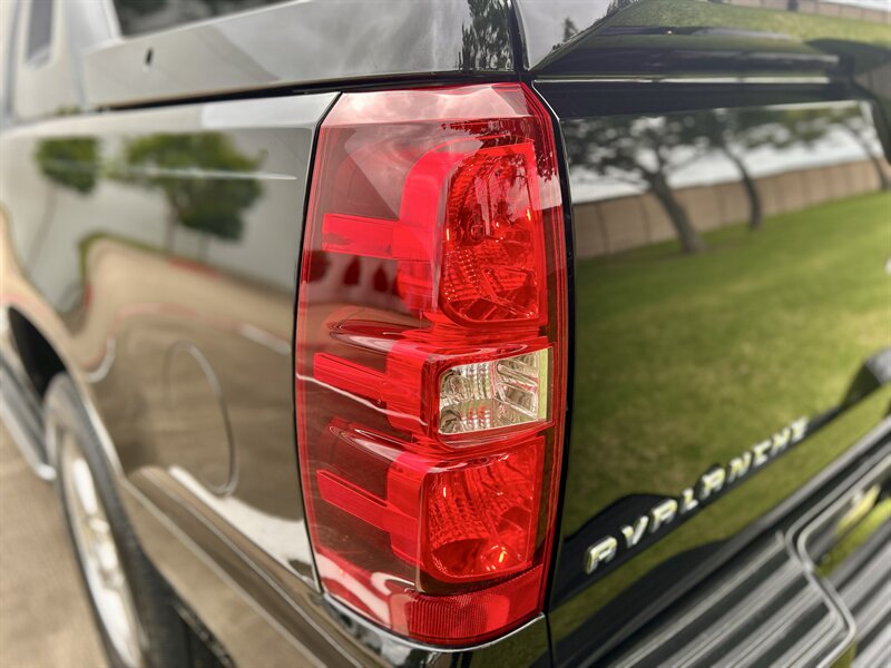 2012 Chevrolet CHEVROLET AVALANCHE LTZ NAVIGATION LTHR 39K SUPER LOW MILES YOUTUBE VIDEO   - Photo 45 - Stafford, TX 77477