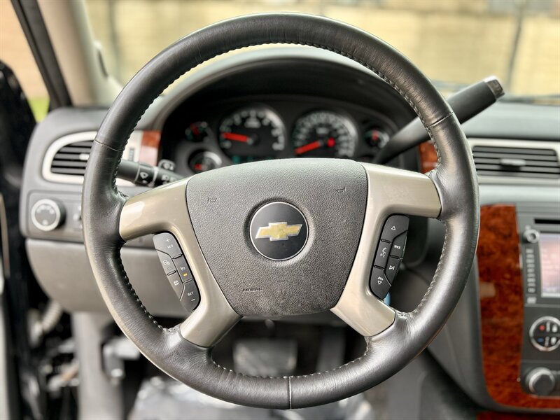 2012 Chevrolet CHEVROLET AVALANCHE LTZ NAVIGATION LTHR 39K SUPER LOW MILES YOUTUBE VIDEO   - Photo 55 - Stafford, TX 77477