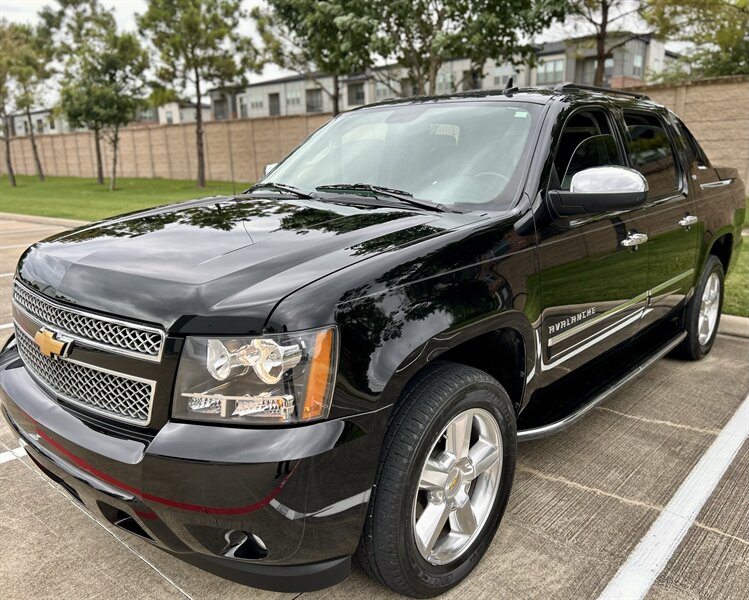 2012 Chevrolet CHEVROLET AVALANCHE LTZ NAVIGATION LTHR 39K SUPER LOW MILES YOUTUBE VIDEO   - Photo 5 - Stafford, TX 77477