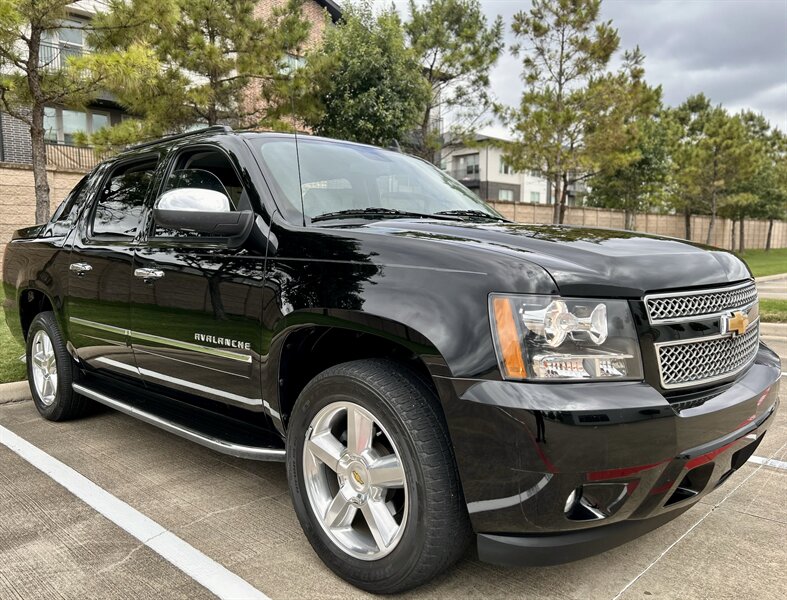 2012 Chevrolet CHEVROLET AVALANCHE LTZ NAVIGATION LTHR 39K SUPER LOW MILES YOUTUBE VIDEO   - Photo 10 - Stafford, TX 77477