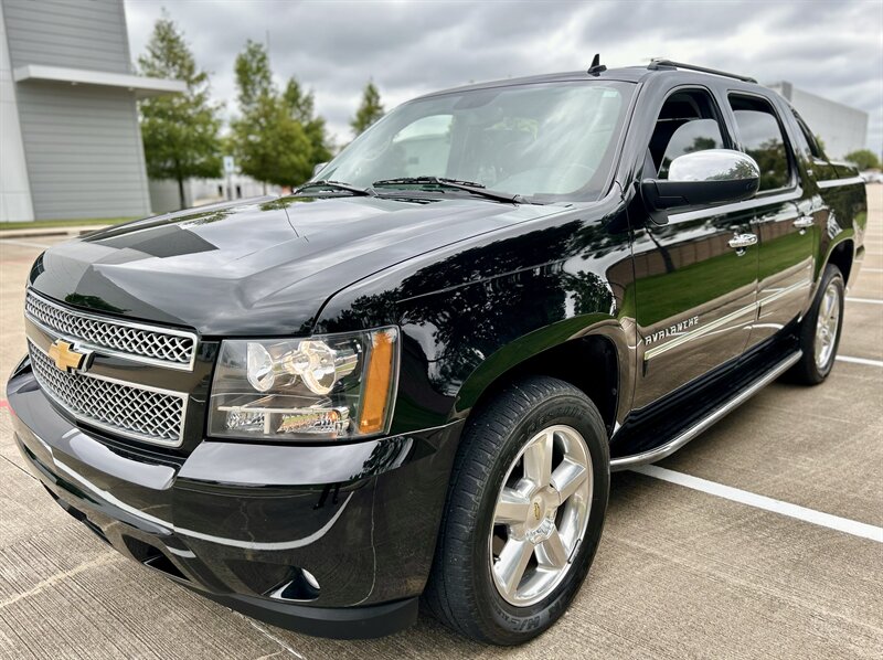 2012 Chevrolet CHEVROLET AVALANCHE LTZ NAVIGATION LTHR 39K SUPER LOW MILES YOUTUBE VIDEO   - Photo 3 - Stafford, TX 77477