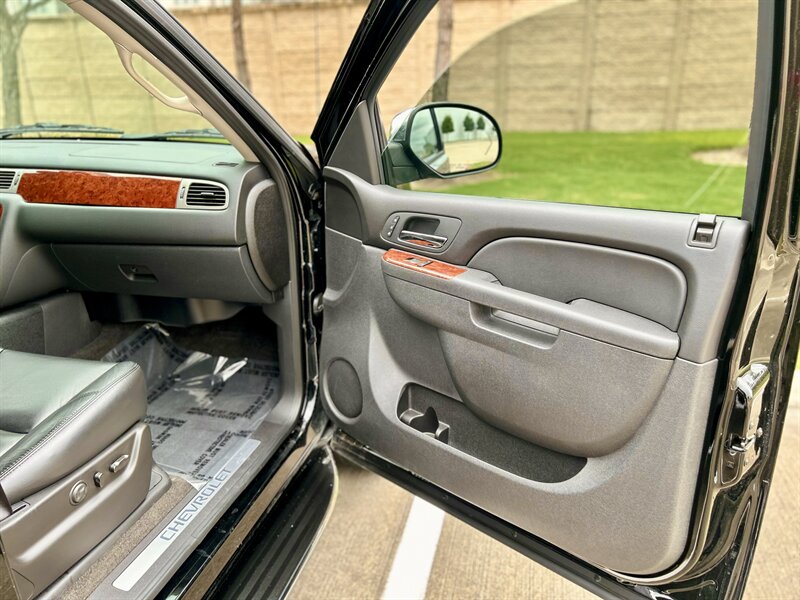 2012 Chevrolet CHEVROLET AVALANCHE LTZ NAVIGATION LTHR 39K SUPER LOW MILES YOUTUBE VIDEO   - Photo 62 - Stafford, TX 77477