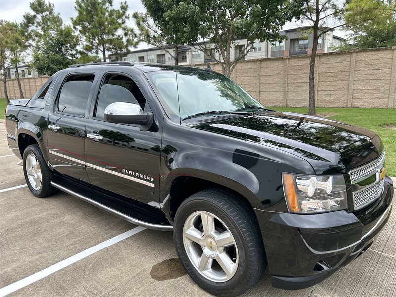 2012 Chevrolet CHEVROLET AVALANCHE LTZ NAVIGATION LTHR 39K SUPER LOW MILES YOUTUBE VIDEO   - Photo 9 - Stafford, TX 77477