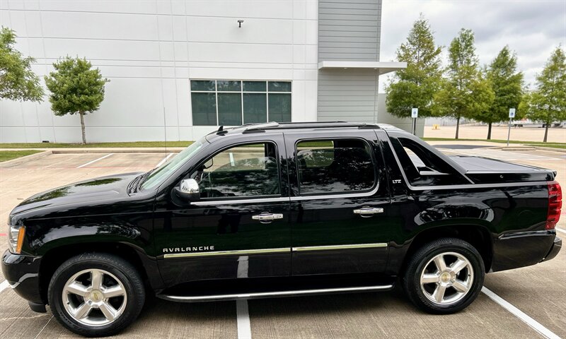 2012 Chevrolet CHEVROLET AVALANCHE LTZ NAVIGATION LTHR 39K SUPER LOW MILES YOUTUBE VIDEO   - Photo 14 - Stafford, TX 77477