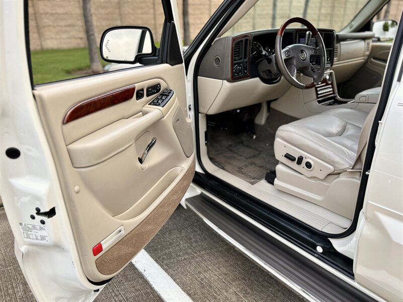2005 Cadillac CADILLAC ESCALADE EXT AWD LEATHER 6.0L VORTEC V8 YOUTUBE VIDEO   - Photo 38 - Stafford, TX 77477