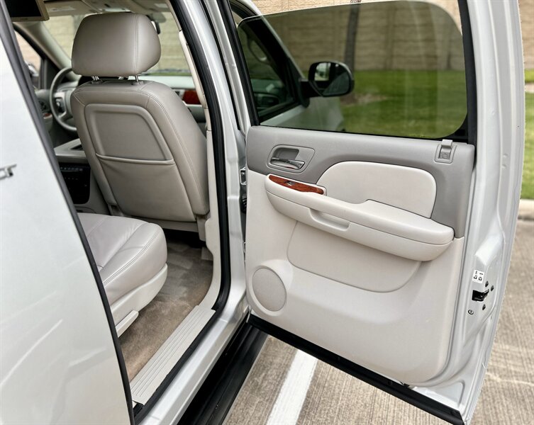 2011 GMC GMC YUKON XL SLT LEATHER 8-PASSENGER DVD YOUTUBE VIDEO   - Photo 44 - Stafford, TX 77477