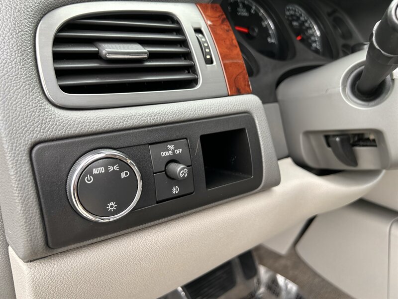 2011 GMC GMC YUKON XL SLT LEATHER 8-PASSENGER DVD YOUTUBE VIDEO   - Photo 24 - Stafford, TX 77477
