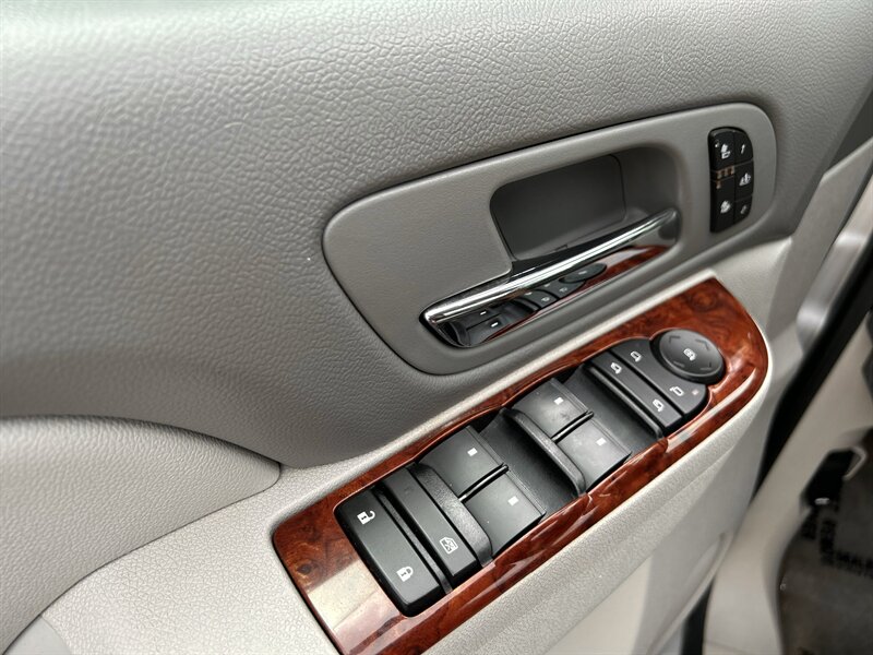 2011 GMC GMC YUKON XL SLT LEATHER 8-PASSENGER DVD YOUTUBE VIDEO   - Photo 28 - Stafford, TX 77477