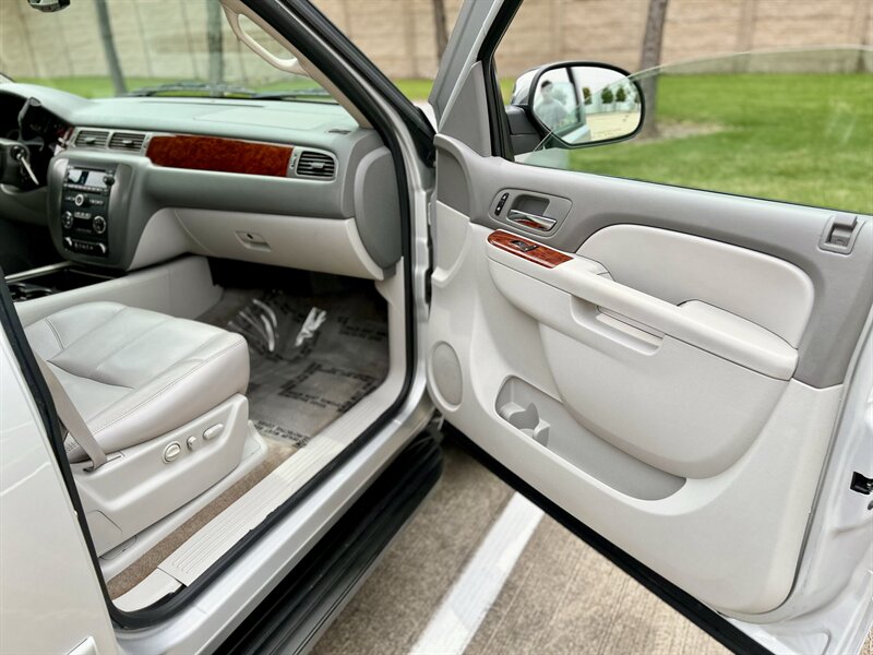 2011 GMC GMC YUKON XL SLT LEATHER 8-PASSENGER DVD YOUTUBE VIDEO   - Photo 39 - Stafford, TX 77477