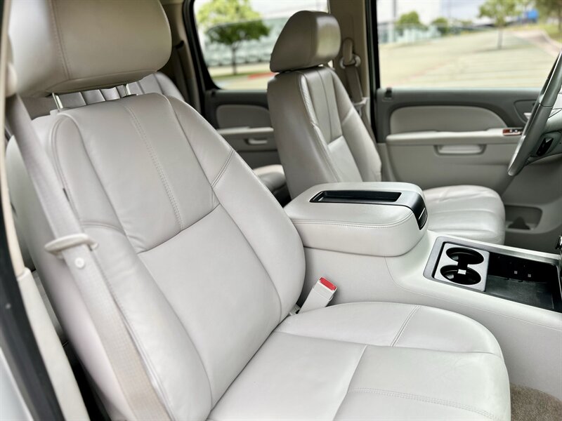 2011 GMC GMC YUKON XL SLT LEATHER 8-PASSENGER DVD YOUTUBE VIDEO   - Photo 42 - Stafford, TX 77477