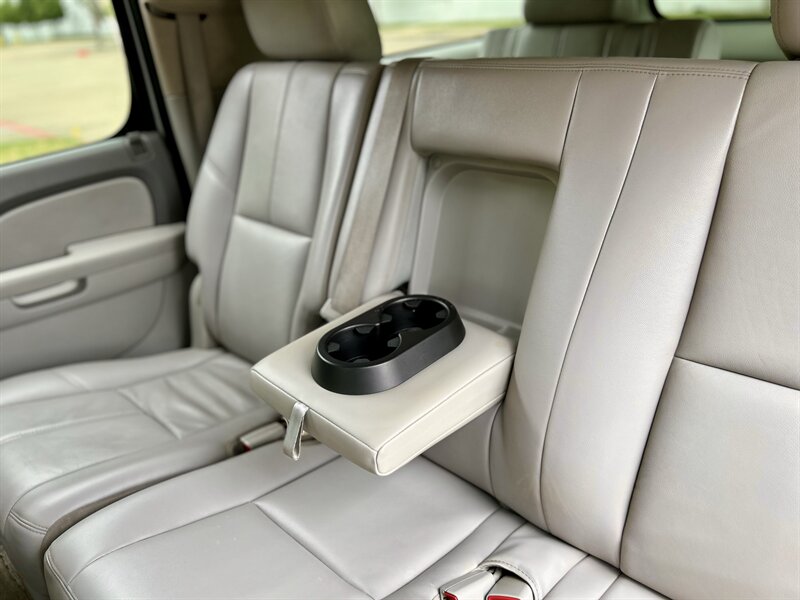 2011 GMC GMC YUKON XL SLT LEATHER 8-PASSENGER DVD YOUTUBE VIDEO   - Photo 45 - Stafford, TX 77477