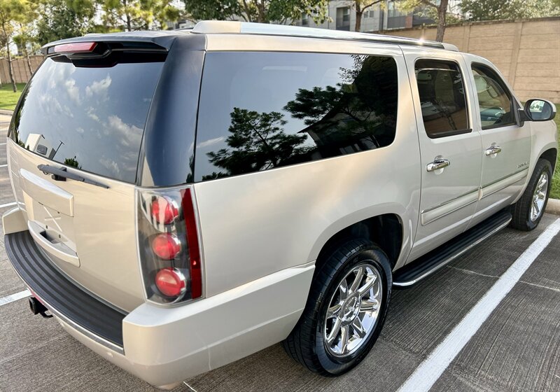 2007 GMC GMC YUKON DENALI XL AWD NAVIGATION LEATHER R-CAM BOSE ROOF 7PASS 4X4   - Photo 22 - Stafford, TX 77477