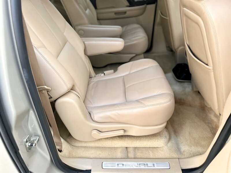2007 GMC GMC YUKON DENALI XL AWD NAVIGATION LEATHER R-CAM BOSE ROOF 7PASS 4X4   - Photo 45 - Stafford, TX 77477
