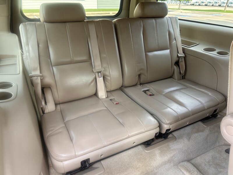 2007 GMC GMC YUKON DENALI XL AWD NAVIGATION LEATHER R-CAM BOSE ROOF 7PASS 4X4   - Photo 47 - Stafford, TX 77477