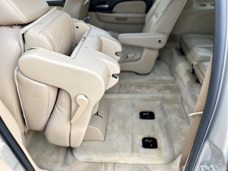 2007 GMC GMC YUKON DENALI XL AWD NAVIGATION LEATHER R-CAM BOSE ROOF 7PASS 4X4   - Photo 48 - Stafford, TX 77477
