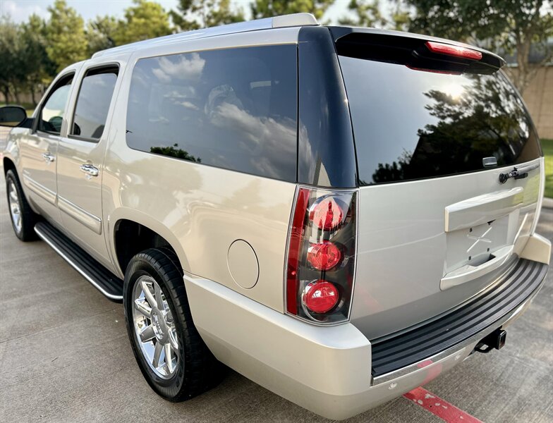2007 GMC GMC YUKON DENALI XL AWD NAVIGATION LEATHER R-CAM BOSE ROOF 7PASS 4X4   - Photo 14 - Stafford, TX 77477