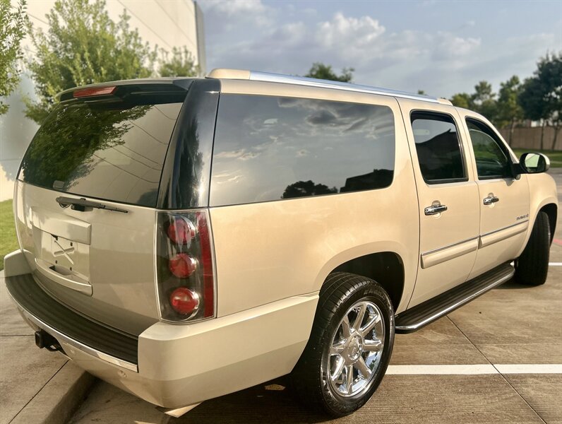 2007 GMC GMC YUKON DENALI XL AWD NAVIGATION LEATHER R-CAM BOSE ROOF 7PASS 4X4   - Photo 18 - Stafford, TX 77477