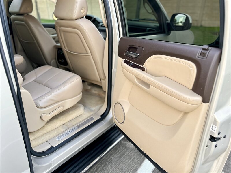 2007 GMC GMC YUKON DENALI XL AWD NAVIGATION LEATHER R-CAM BOSE ROOF 7PASS 4X4   - Photo 42 - Stafford, TX 77477