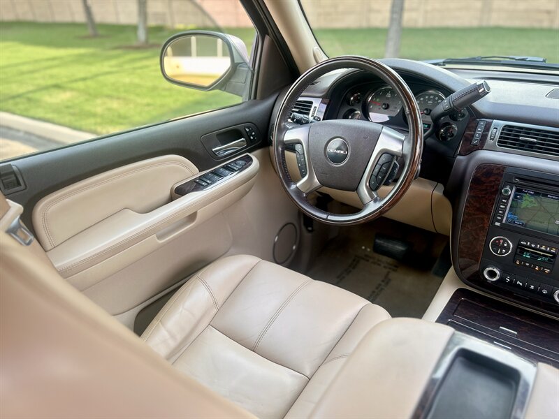 2007 GMC GMC YUKON DENALI XL AWD NAVIGATION LEATHER R-CAM BOSE ROOF 7PASS 4X4   - Photo 34 - Stafford, TX 77477