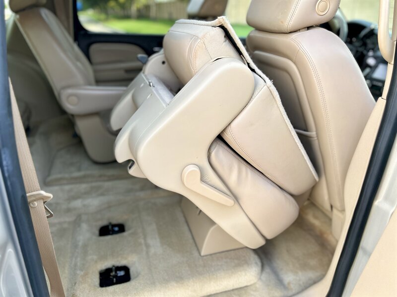 2007 GMC GMC YUKON DENALI XL AWD NAVIGATION LEATHER R-CAM BOSE ROOF 7PASS 4X4   - Photo 49 - Stafford, TX 77477