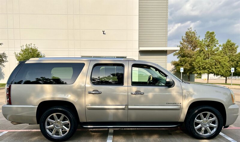 2007 GMC GMC YUKON DENALI XL AWD NAVIGATION LEATHER R-CAM BOSE ROOF 7PASS 4X4   - Photo 24 - Stafford, TX 77477