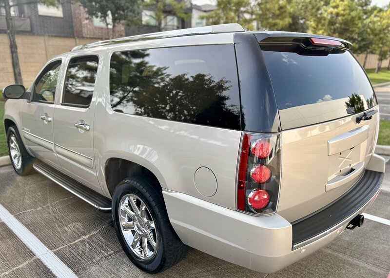 2007 GMC GMC YUKON DENALI XL AWD NAVIGATION LEATHER R-CAM BOSE ROOF 7PASS 4X4   - Photo 13 - Stafford, TX 77477