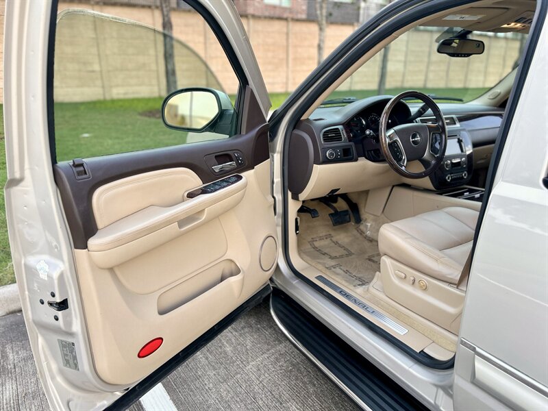 2007 GMC GMC YUKON DENALI XL AWD NAVIGATION LEATHER R-CAM BOSE ROOF 7PASS 4X4   - Photo 29 - Stafford, TX 77477