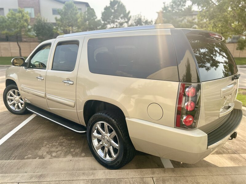 2007 GMC GMC YUKON DENALI XL AWD NAVIGATION LEATHER R-CAM BOSE ROOF 7PASS 4X4   - Photo 17 - Stafford, TX 77477