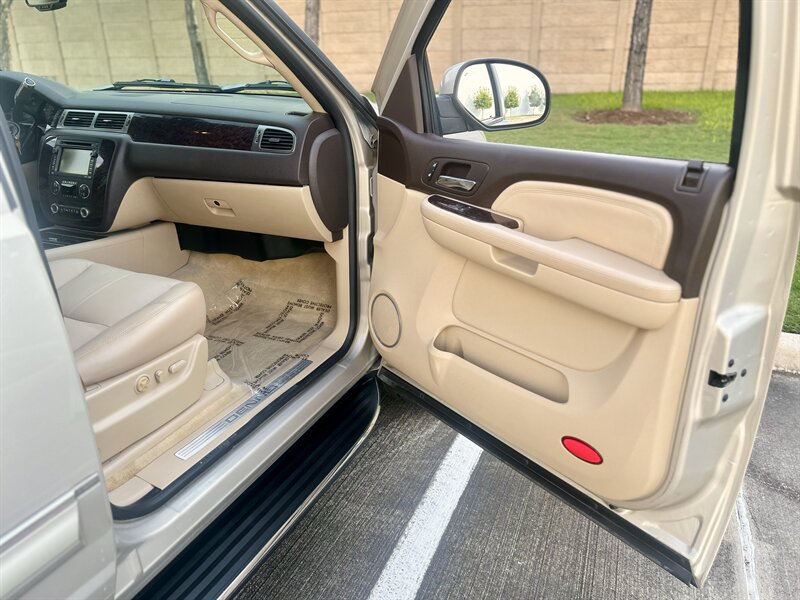2007 GMC GMC YUKON DENALI XL AWD NAVIGATION LEATHER R-CAM BOSE ROOF 7PASS 4X4   - Photo 54 - Stafford, TX 77477