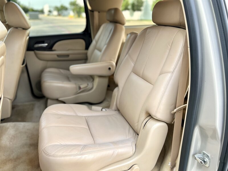 2007 GMC GMC YUKON DENALI XL AWD NAVIGATION LEATHER R-CAM BOSE ROOF 7PASS 4X4   - Photo 44 - Stafford, TX 77477