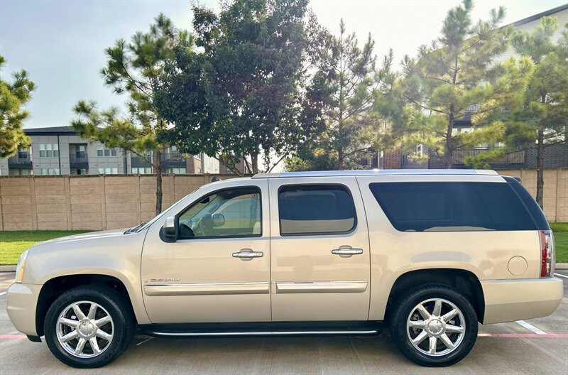 2007 GMC GMC YUKON DENALI XL AWD NAVIGATION LEATHER R-CAM BOSE ROOF 7PASS 4X4   - Photo 25 - Stafford, TX 77477