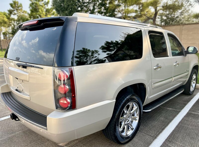 2007 GMC GMC YUKON DENALI XL AWD NAVIGATION LEATHER R-CAM BOSE ROOF 7PASS 4X4   - Photo 21 - Stafford, TX 77477