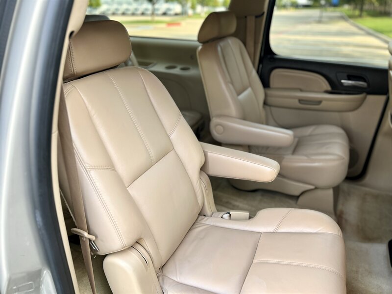 2007 GMC GMC YUKON DENALI XL AWD NAVIGATION LEATHER R-CAM BOSE ROOF 7PASS 4X4   - Photo 43 - Stafford, TX 77477