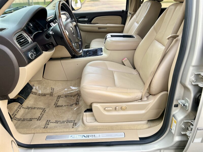 2007 GMC GMC YUKON DENALI XL AWD NAVIGATION LEATHER R-CAM BOSE ROOF 7PASS 4X4   - Photo 32 - Stafford, TX 77477