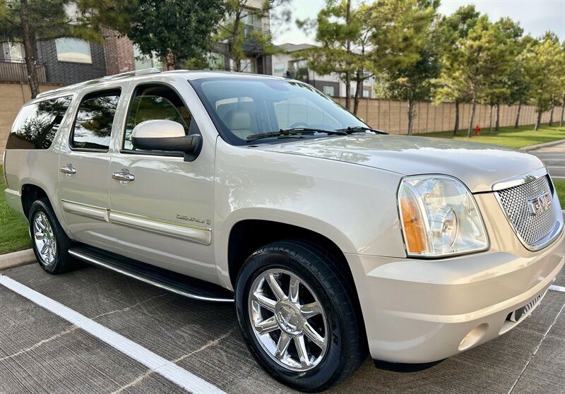 2007 GMC GMC YUKON DENALI XL AWD NAVIGATION LEATHER R-CAM BOSE ROOF 7PASS 4X4   - Photo 10 - Stafford, TX 77477