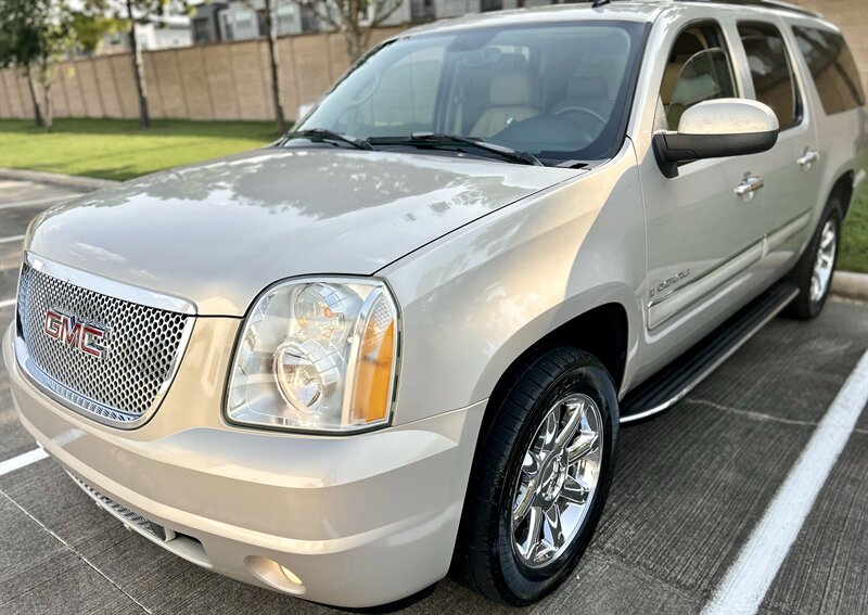 2007 GMC GMC YUKON DENALI XL AWD NAVIGATION LEATHER R-CAM BOSE ROOF 7PASS 4X4   - Photo 4 - Stafford, TX 77477