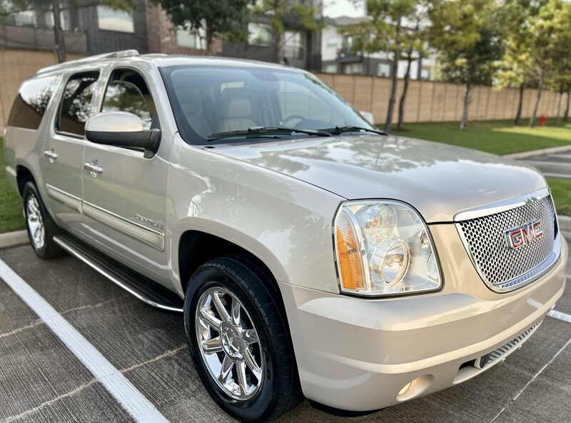 2007 GMC GMC YUKON DENALI XL AWD NAVIGATION LEATHER R-CAM BOSE ROOF 7PASS 4X4   - Photo 9 - Stafford, TX 77477