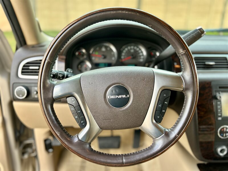 2007 GMC GMC YUKON DENALI XL AWD NAVIGATION LEATHER R-CAM BOSE ROOF 7PASS 4X4   - Photo 56 - Stafford, TX 77477