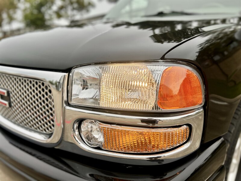 2005 GMC GMC YUKON DENALI AWD LEATHER 6.0L V8 335 hp SUNROOF YOUTUBE VIDEO   - Photo 32 - Stafford, TX 77477