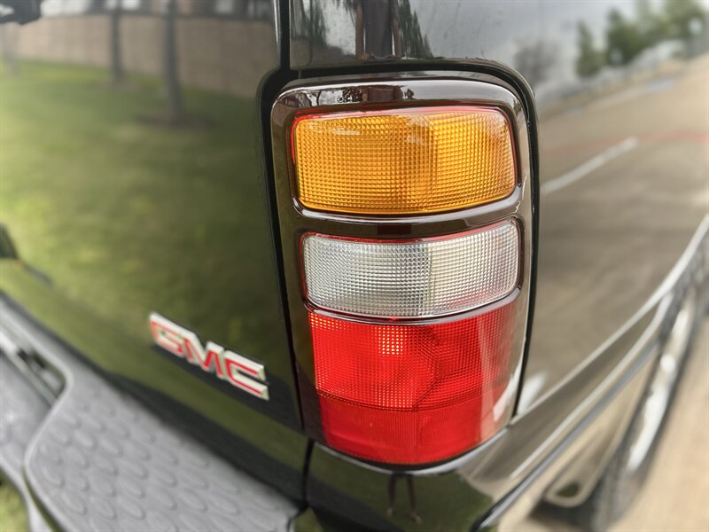 2005 GMC GMC YUKON DENALI AWD LEATHER 6.0L V8 335 hp SUNROOF YOUTUBE VIDEO   - Photo 35 - Stafford, TX 77477