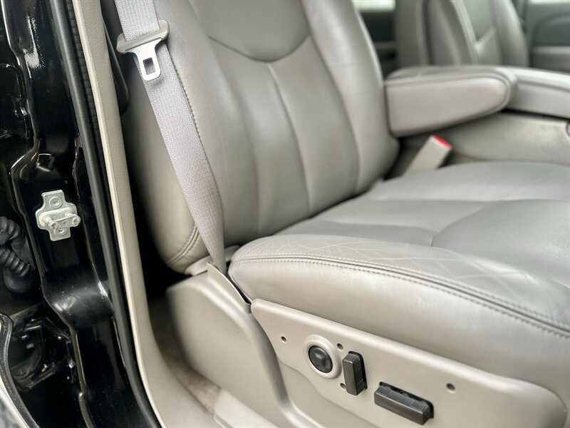 2005 GMC GMC YUKON DENALI AWD LEATHER 6.0L V8 335 hp SUNROOF YOUTUBE VIDEO   - Photo 54 - Stafford, TX 77477