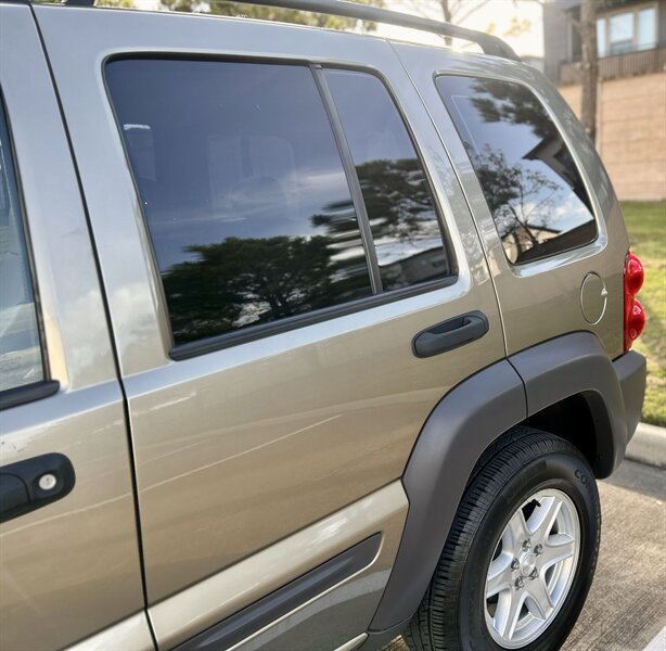 2004 Jeep JEEP LIBERTY SPORT 4X4 TRAIL RATED 3.7L V6 LTHR 4X4 YOUTUBE VIDEO   - Photo 28 - Stafford, TX 77477