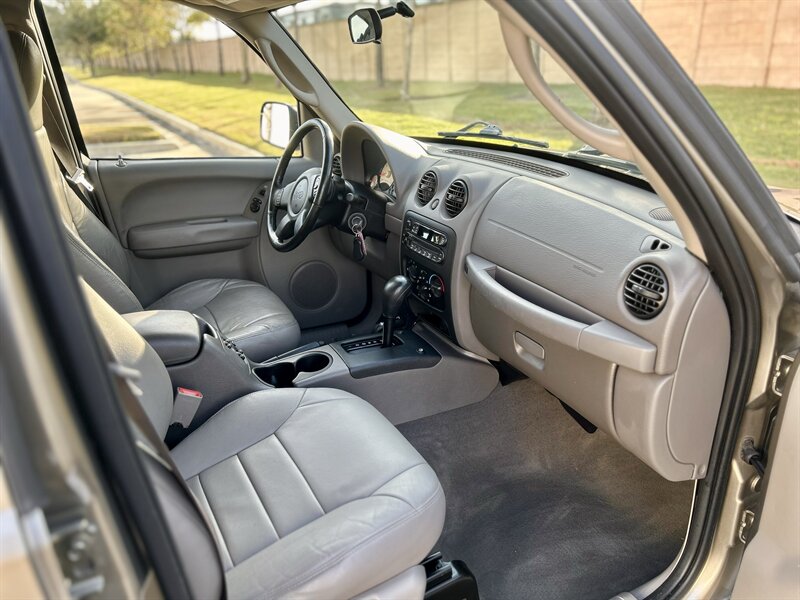 2004 Jeep JEEP LIBERTY SPORT 4X4 TRAIL RATED 3.7L V6 LTHR 4X4 YOUTUBE VIDEO   - Photo 48 - Stafford, TX 77477