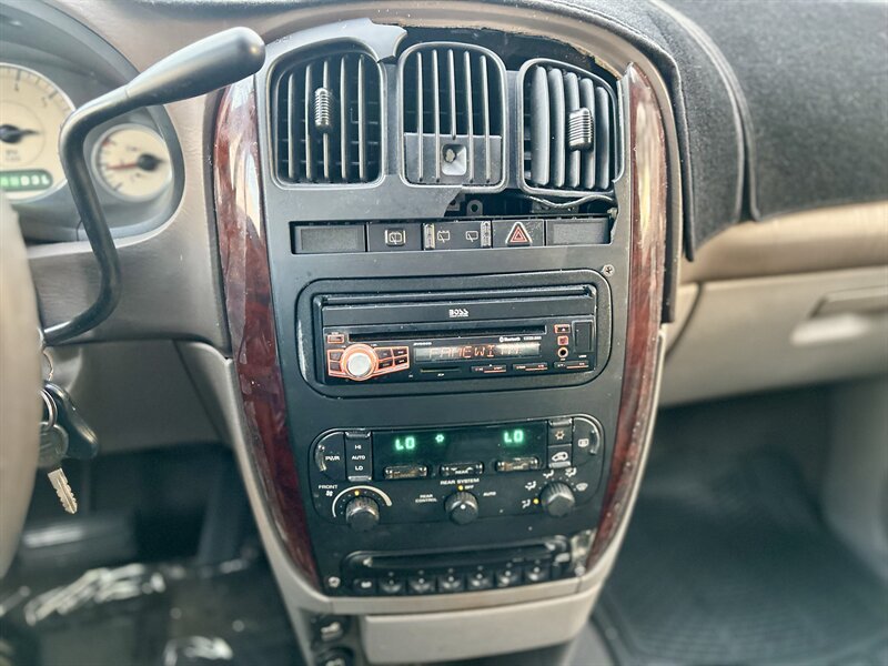 2003 Chrysler CHRYSLER TOWN & COUNTRY LXi LEATHER AUTOMATIC COLD AC FRESH TRADE   - Photo 27 - Stafford, TX 77477