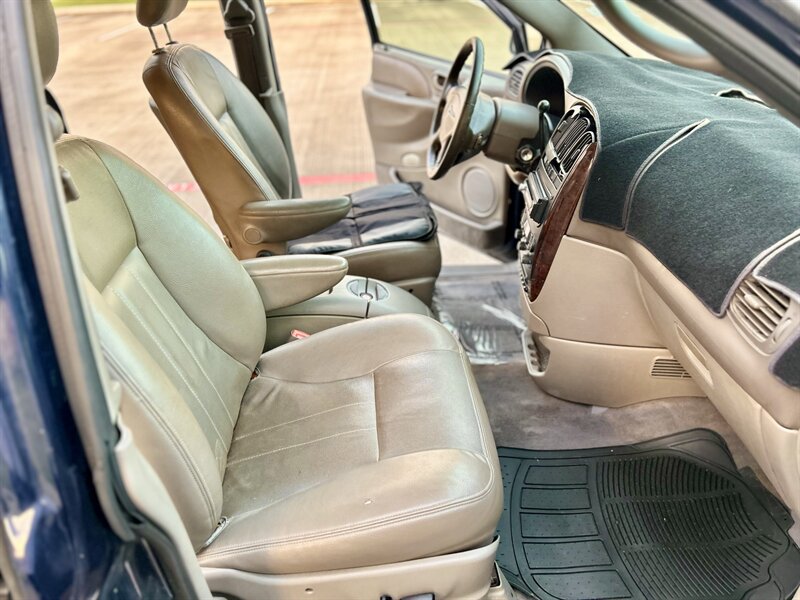 2003 Chrysler CHRYSLER TOWN & COUNTRY LXi LEATHER AUTOMATIC COLD AC FRESH TRADE   - Photo 17 - Stafford, TX 77477