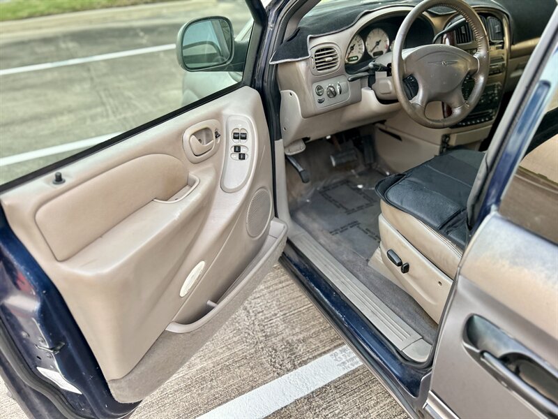 2003 Chrysler CHRYSLER TOWN & COUNTRY LXi LEATHER AUTOMATIC COLD AC FRESH TRADE   - Photo 16 - Stafford, TX 77477
